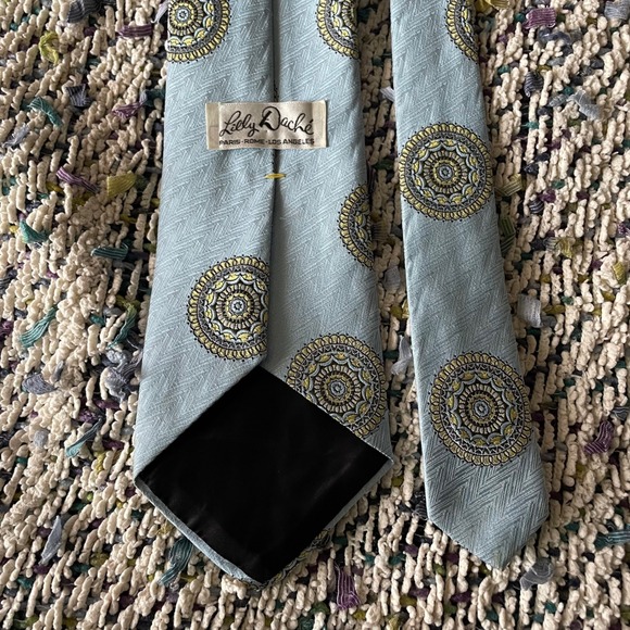 Lilly Dache men's light blue 60s 1970s medallion wide necktie polyester New - Picture 4 of 9